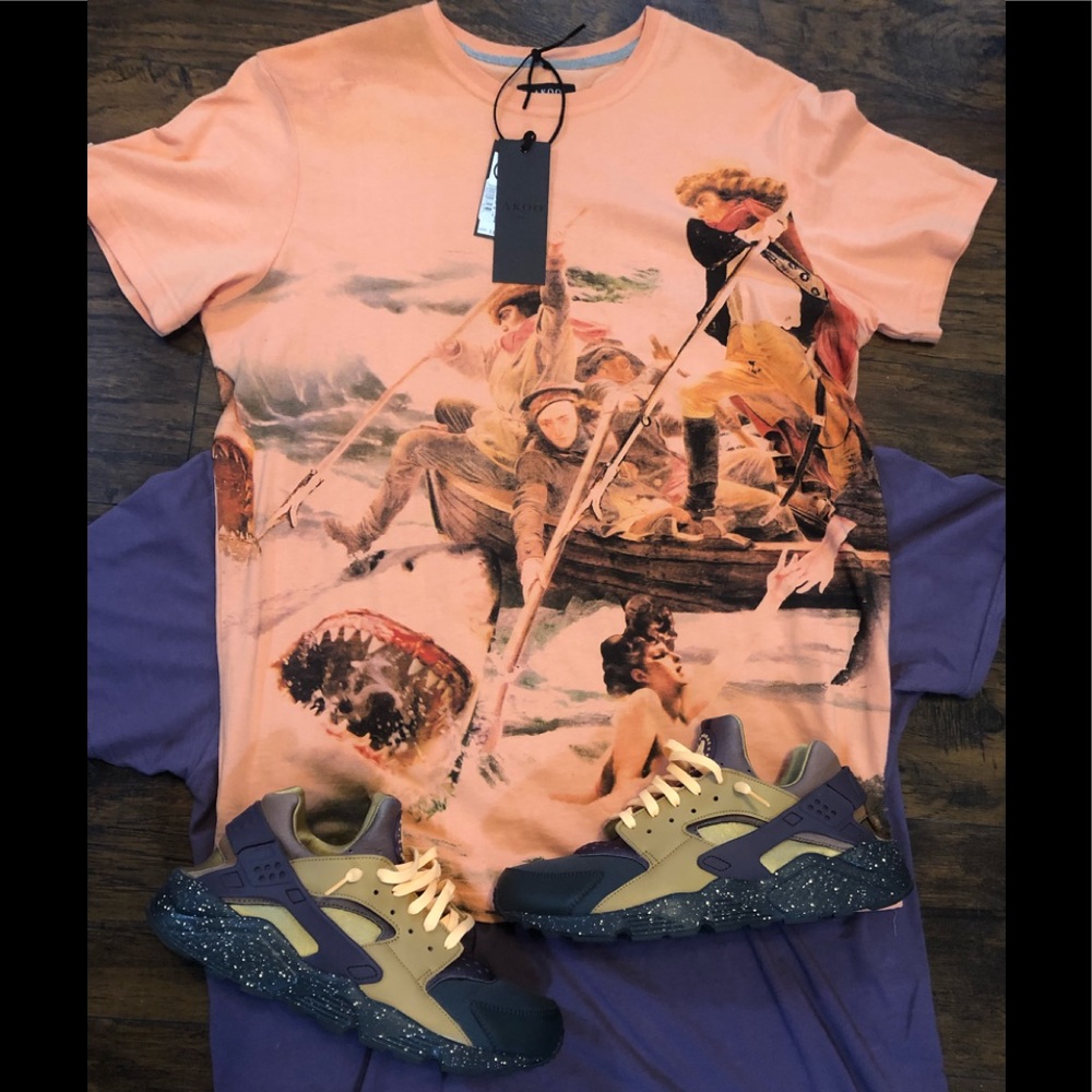 Shoes/ t-shirt